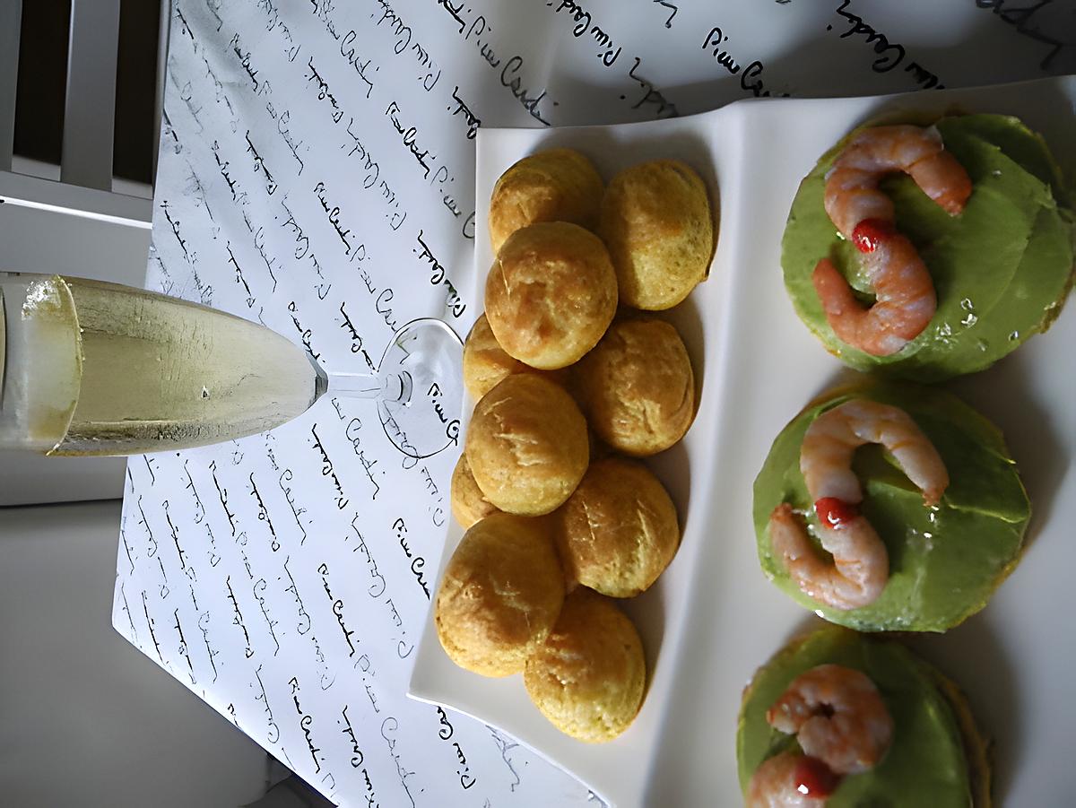 recette mises en bouche salées:ptits choux aux 2fromages,ptit palet breton -crème d'avocat-crevette