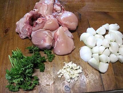 recette Poulet aux petits oignons blancs.
