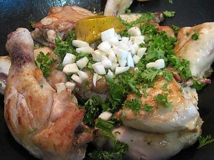 recette Poulet aux petits oignons blancs.