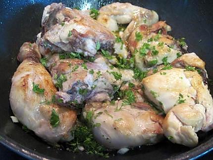 recette Poulet aux petits oignons blancs.