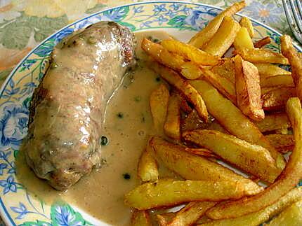 recette Andouillette (porc et veau au genièvre) frites et sauce aux 3 poivres