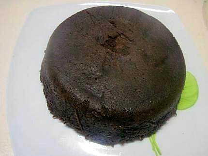 recette Gâteau au chocolat et dés de pomme, nappage chocolat blanc.