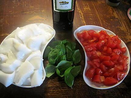 recette Lamelles d'encornet à la sauce tomates au vin blanc.