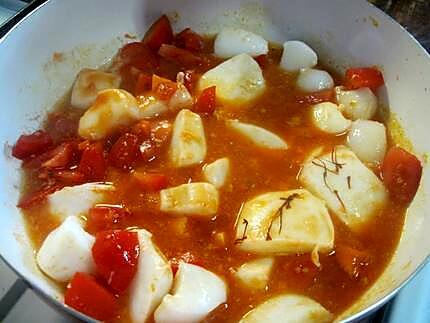 recette Lamelles d'encornet à la sauce tomates au vin blanc.