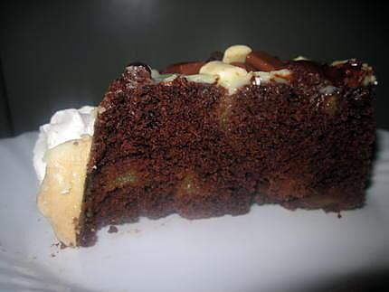 recette Gâteau au chocolat et dés de pomme, nappage chocolat blanc.