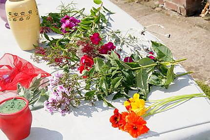 recette Fabrication d'une composition florale (fleurs fraîches), pour centre de table ou à offrir et ...