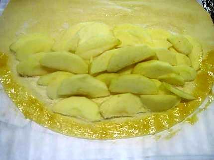 recette Chausson aux pommes, saupoudrer de poudre d'écorces de citron.