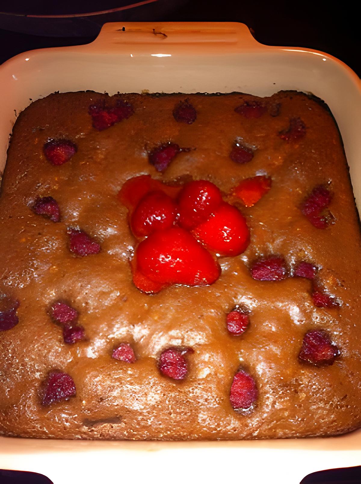 recette Brownie Chocolat Framboise avec sa deco fraises