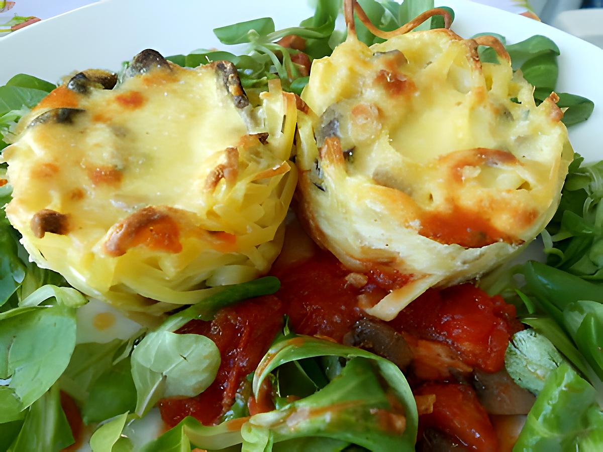 recette PANIERS  DE  TAGLIOLINI  AU THON  ET  CHAMPIGNONS