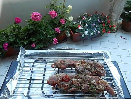 recette GRILLADE  DE DINDE   AUX HERBES ET CONCASSEE DE TOMATES.