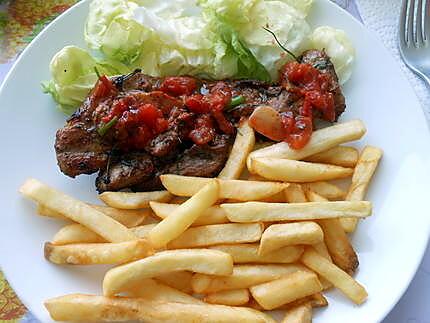 recette GRILLADE  DE DINDE   AUX HERBES ET CONCASSEE DE TOMATES.