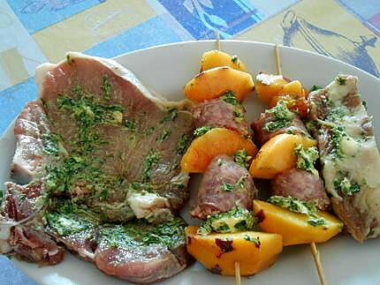 recette BROCHETTES  SAUCISSE PECHE GRILLADE  BEURRE D'HERBES FRAICHES