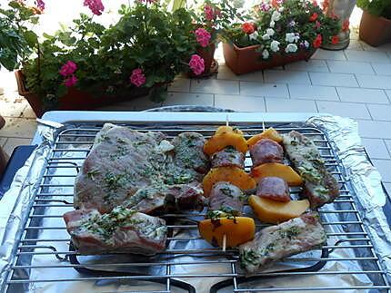 recette BROCHETTES  SAUCISSE PECHE GRILLADE  BEURRE D'HERBES FRAICHES