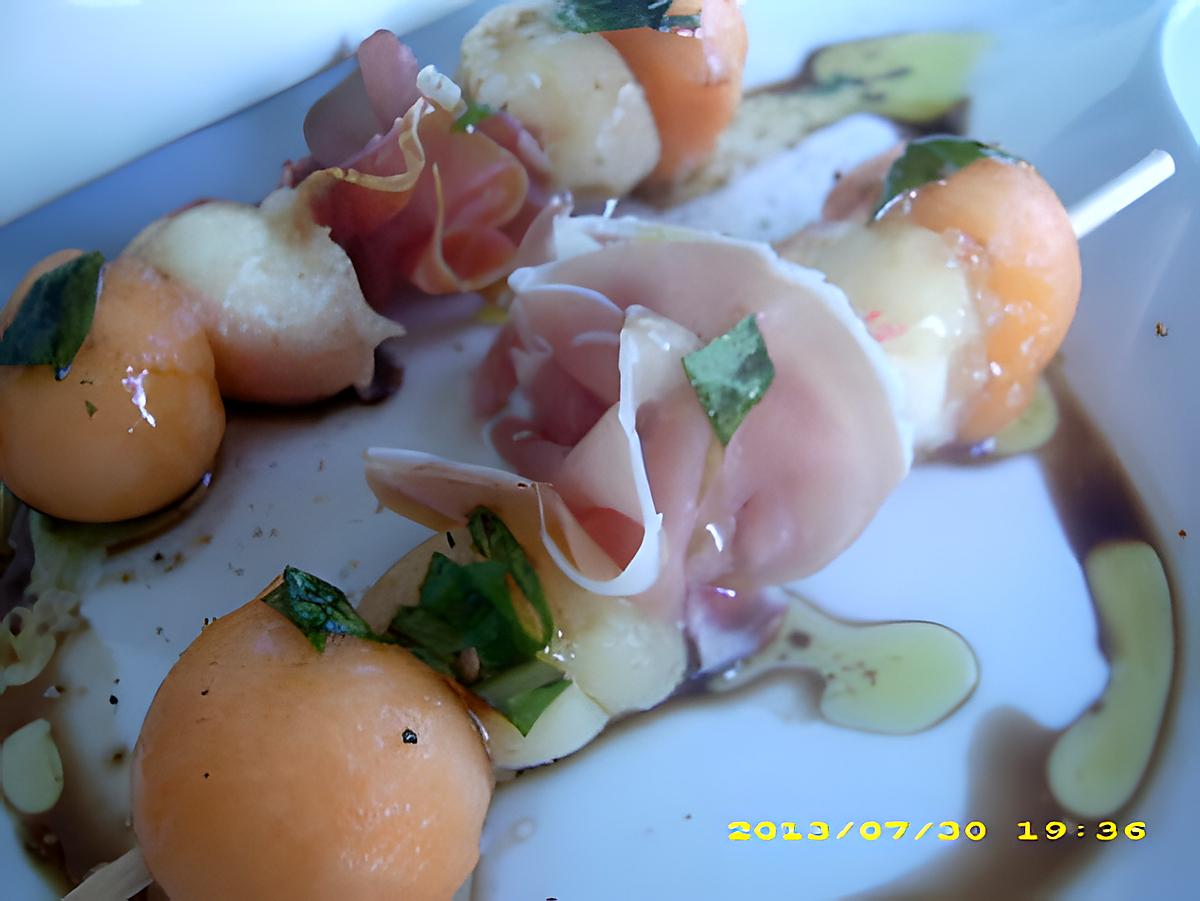 recette brochettes de fruits au jambon de bayonne, sauce basilic