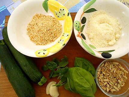 recette PESTO  DE ZUCCHINE (COURGETTES)