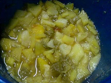 recette Une compotée de fruits à la confiture de rhubarbe.