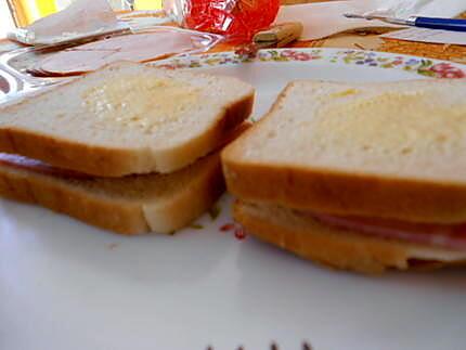 recette Croques monsieur jambon/chèvre/miel