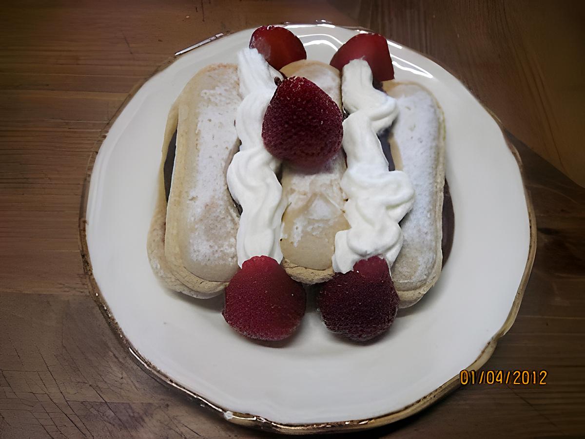 recette Biscuits au chocolat, fraises et Chantilly.