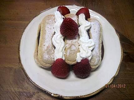 recette Biscuits au chocolat, fraises et Chantilly.