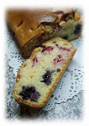 recette Cake aux fraises et mûres