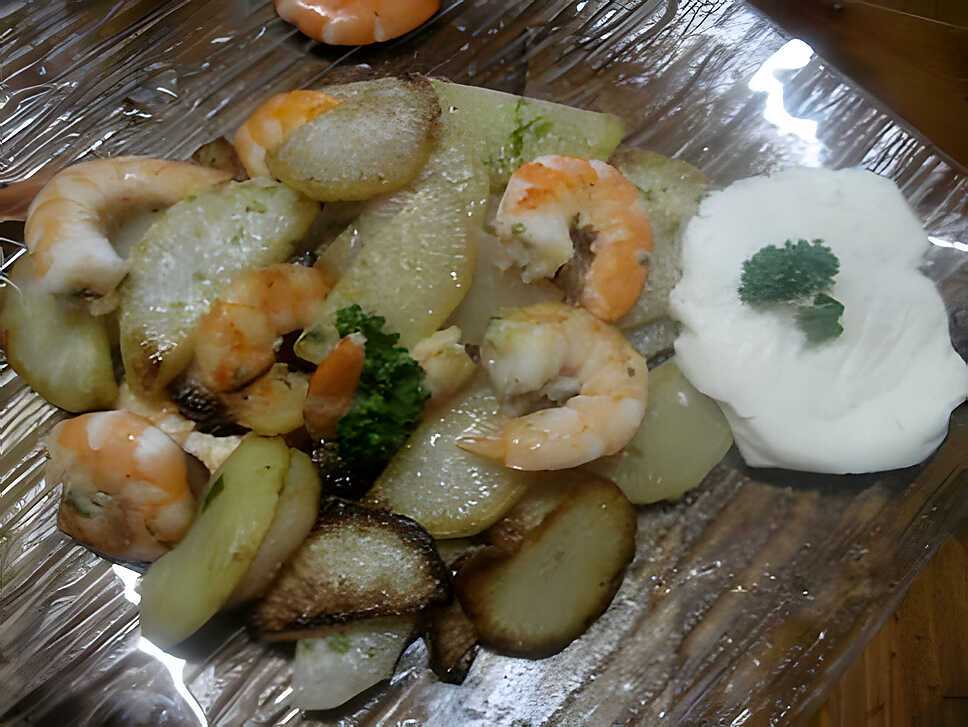 recette crevettes sur 1 lit de radis noir rissolé avec oeuf molet.