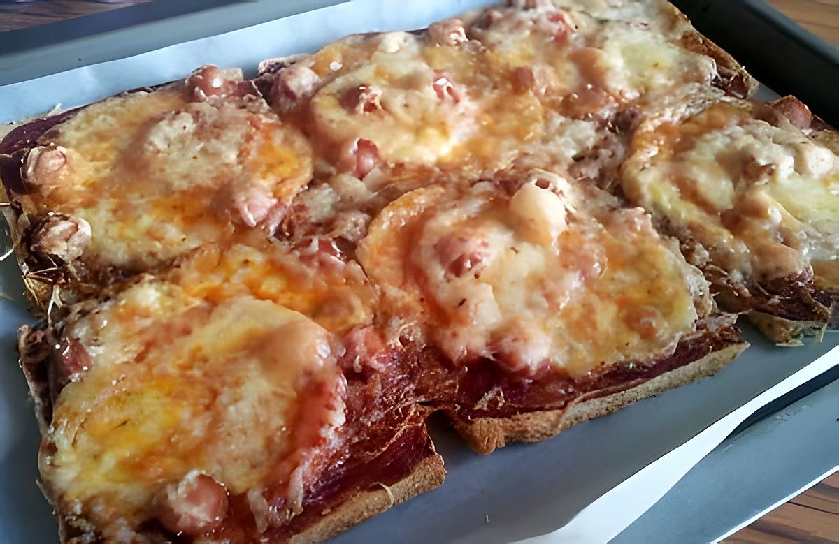 recette Mizza aux knackis et mozzarella