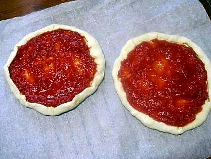 recette Petites pizzas au chorizo et fromage de chèvre.