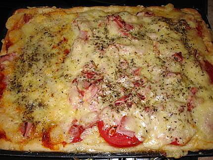 recette Pizza moutarde tomates jambon et 2 fromages