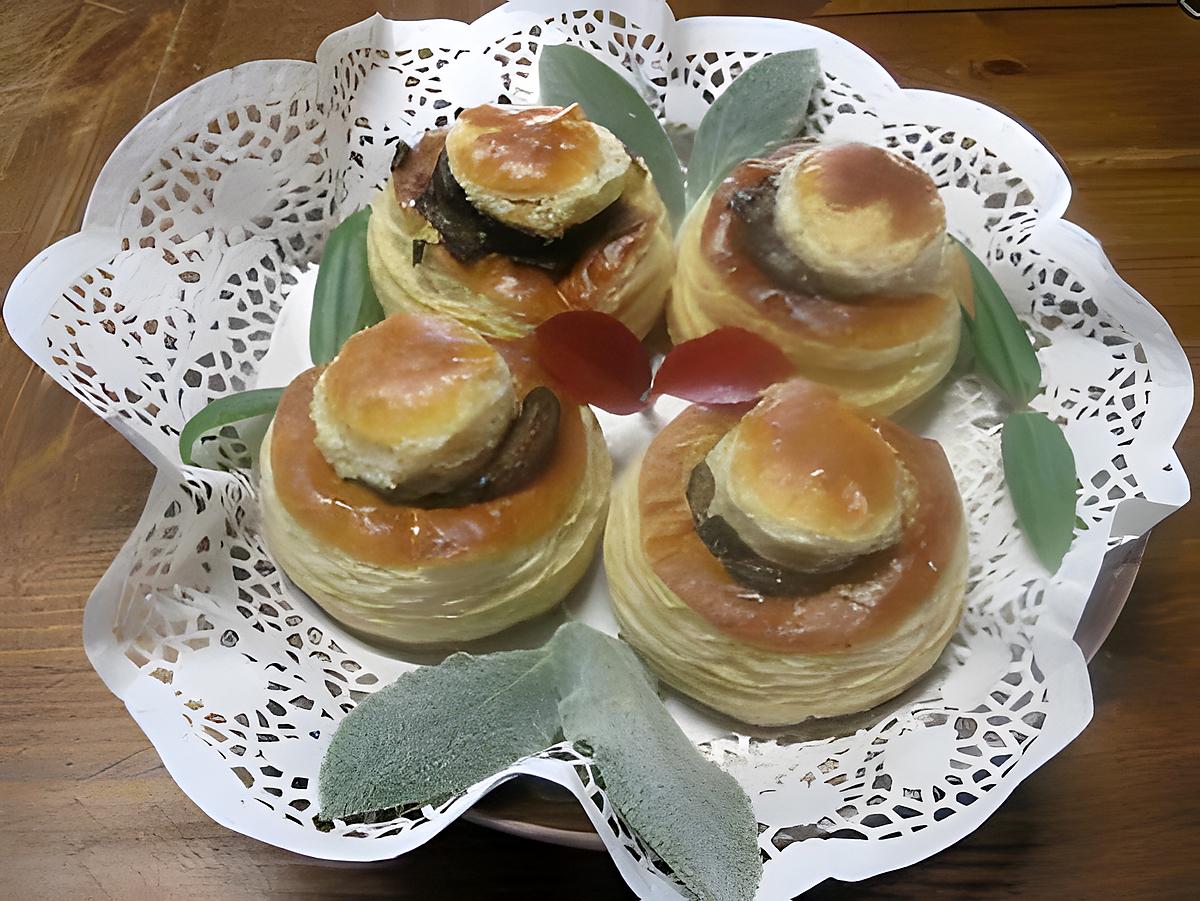 recette Bouchées en croûte garnies aux champignons rosés.