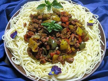 recette couronne de spaghettis aux poivrons et feta.