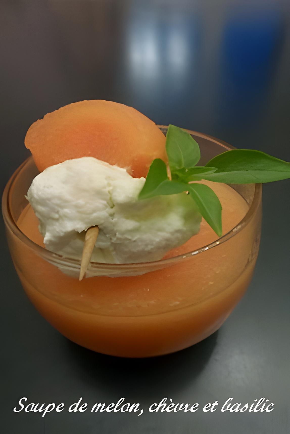 recette SOUPE DE MELON, CHEVRE ET BASILIC (OU MENTHE)