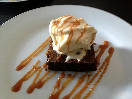 recette Brownie, glace vanille et caramel au beurre salé