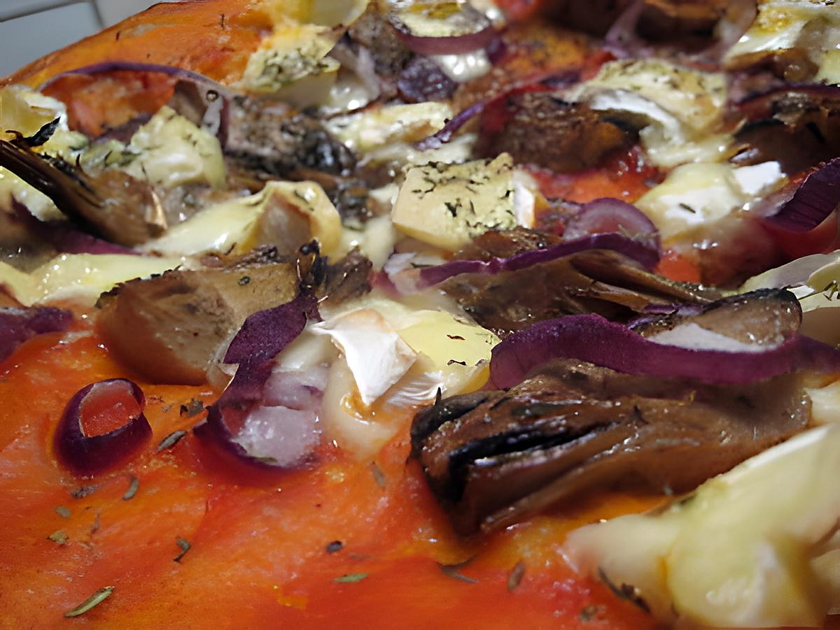 recette Pizza aux artichauts, au brie et au thym