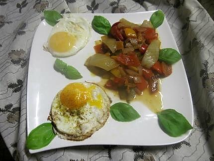 recette oeufs sur le plat au fenouil aux quatuor de poivrons.