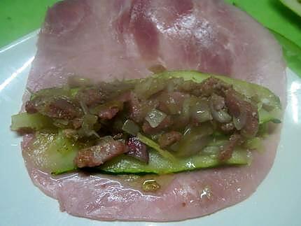 recette Jambon garni aux lamelles de courgette et lardons fumés.