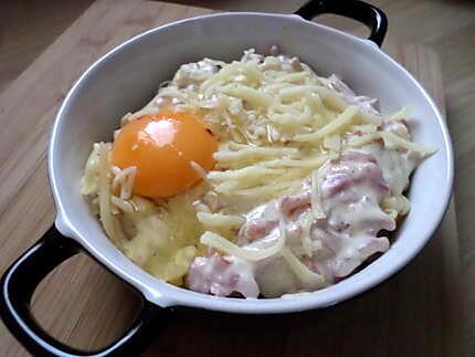 recette Oeuf cocotte de coquillettes à la carbonara