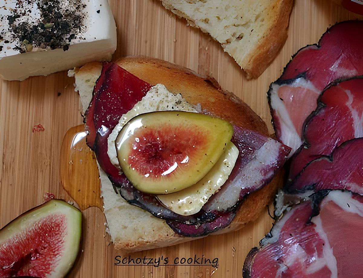 recette tartines de figues fraiches, coppa et fromage frais