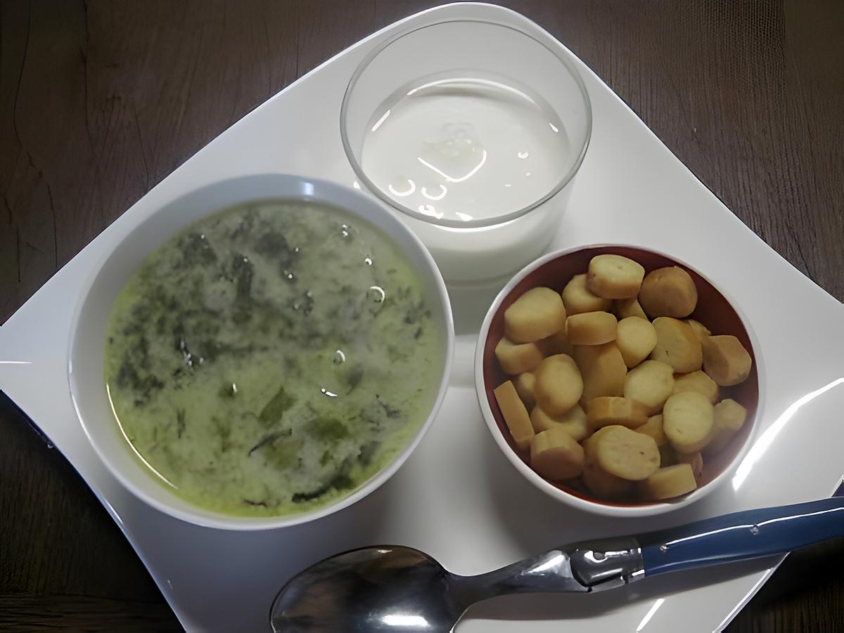 recette Soupe à l'oseille à la crème fraiche aux croutons ailés.