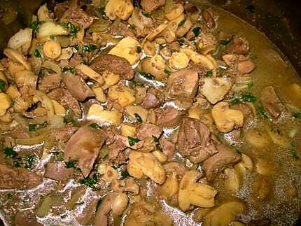 recette Rognons de porc aux champignons émincés. sauce au vin.et Massalé.