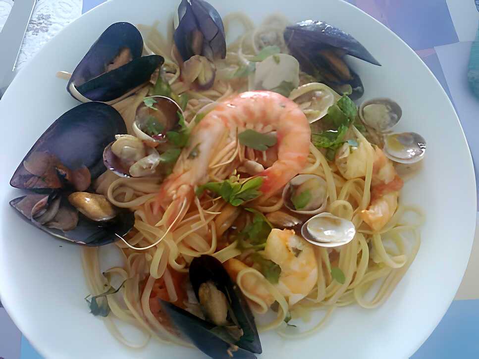 recette AVEC NOTRE PECHE D'HIER : TAGLIOLINI ALLO SCOGLIO ALLA TONINO
