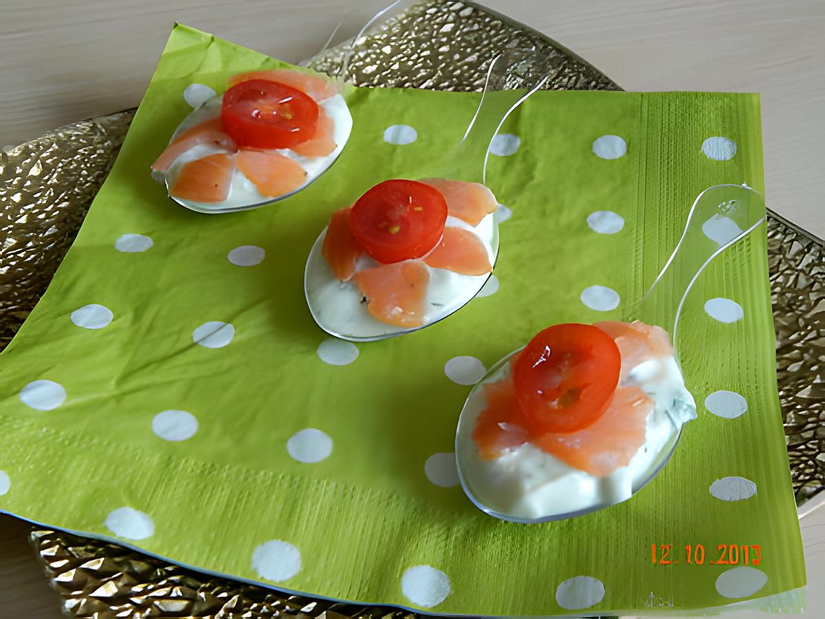 recette cuillères apéritive tzatziki, saumon et tomate cerise