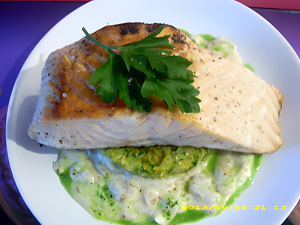 recette pavé de saumon aux petits légumes, sauce blanche et jus de persil