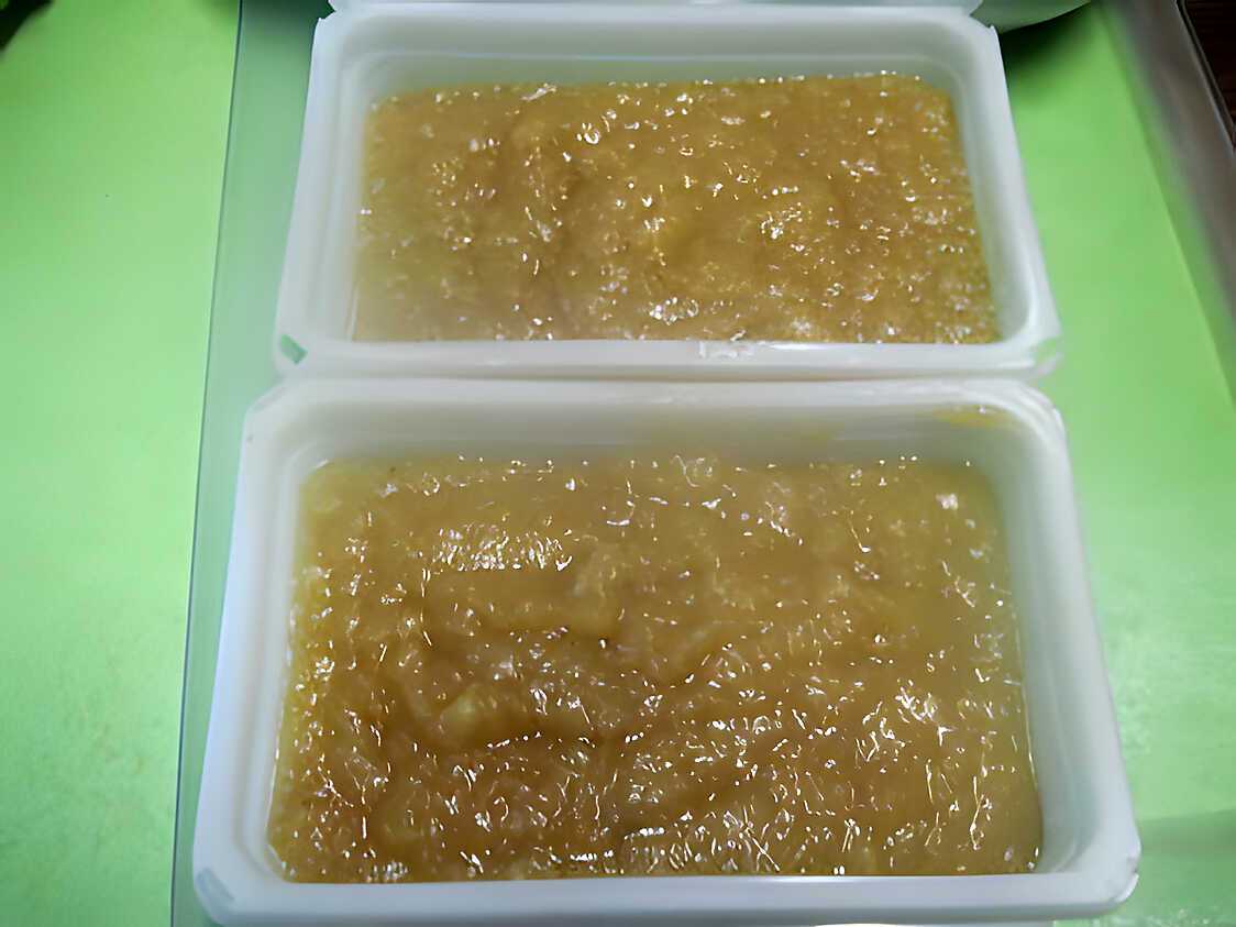 Recette de Compote de pommes congelées.