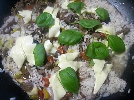 recette Dés de boeuf et légumes. riz. au basilic.