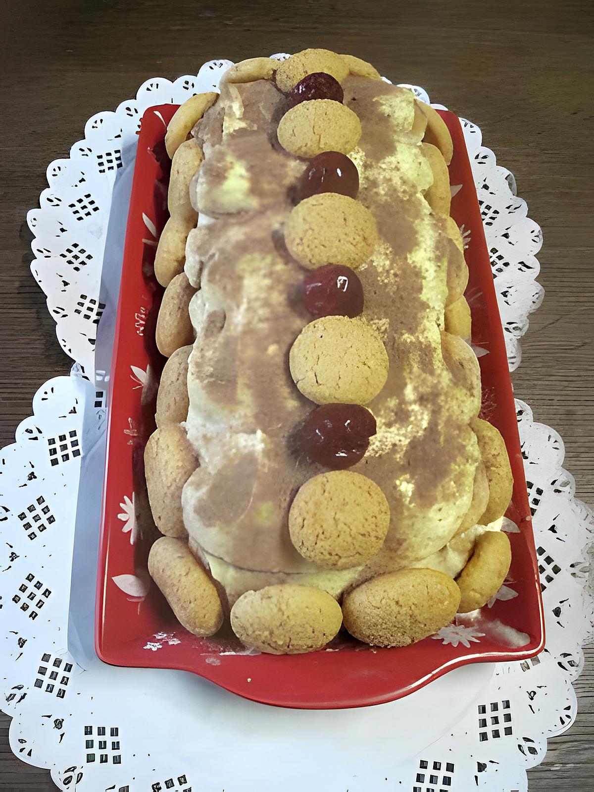 recette Tiramisu aux cerises. marscarpone et macarons.