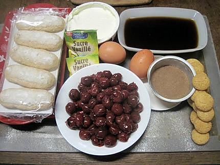 recette Tiramisu aux cerises. marscarpone et macarons.