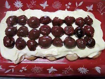 recette Tiramisu aux cerises. marscarpone et macarons.