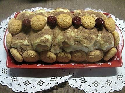 recette Tiramisu aux cerises. marscarpone et macarons.