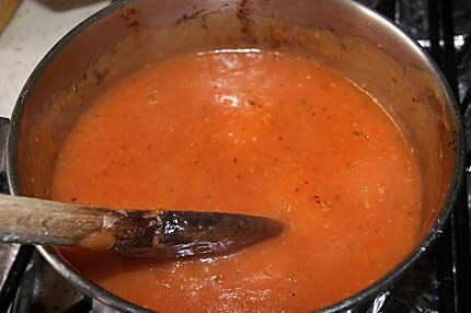 recette Une pizza avec un reste de jus de tomates farcies pour la sauce tomate