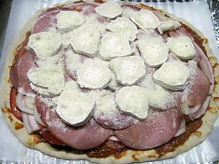 recette pizza au bacon. bûche de chèvre.